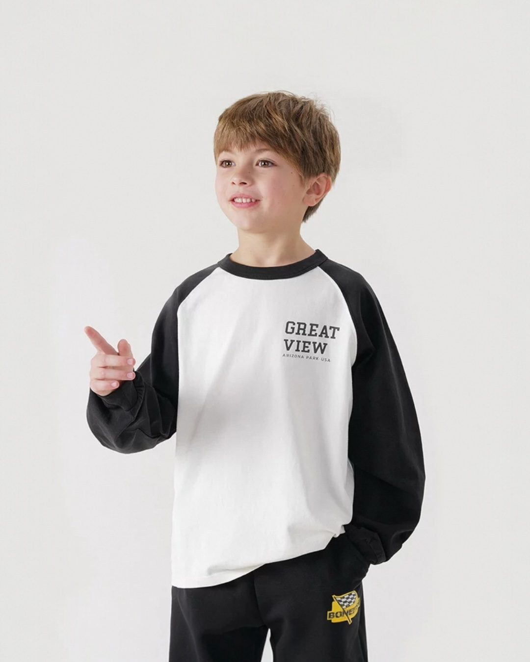 SSMOMASW- Monochrome Magic Sweatshirt